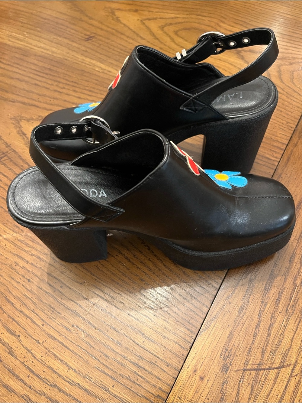 Lamoda Chunky Platform Slingback Clogs with Red and Blue Floral Appliqués, 9 - Picture 8 of 13